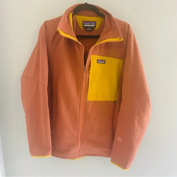 Patagonia Men’s Burl Red R2 TechFace Jacket - Picture 2 of 6